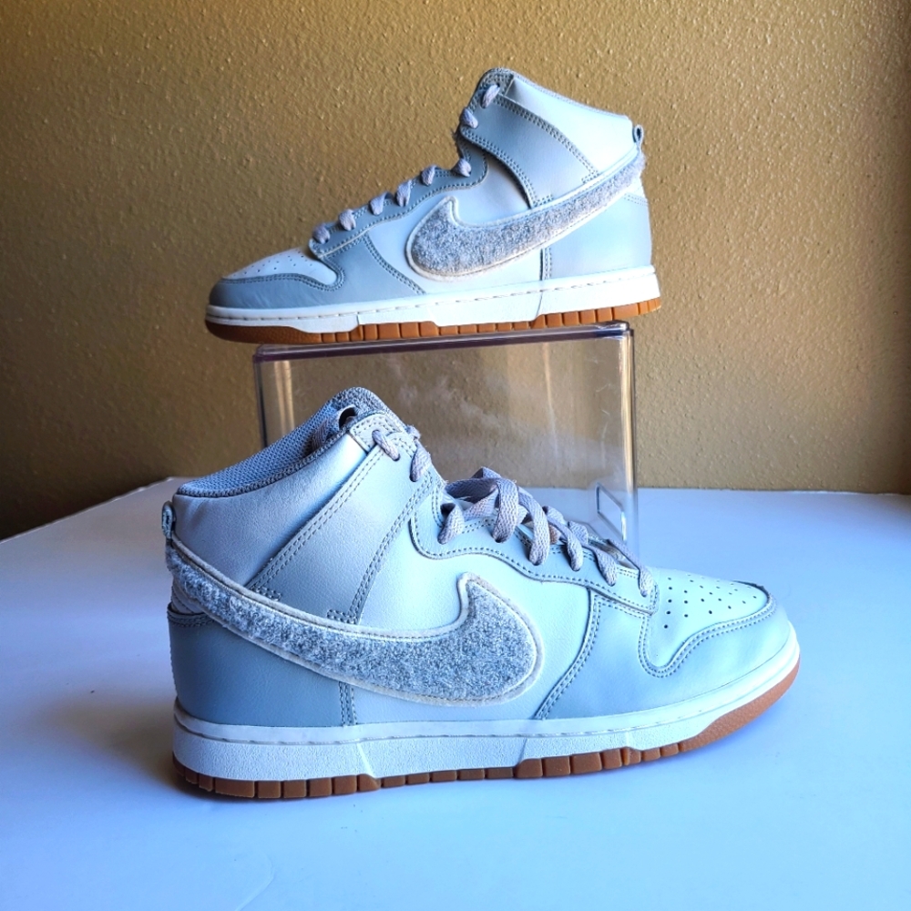Nike Dunk High UniversityChenille Swoosh Light Smoke Grey Men Size 8